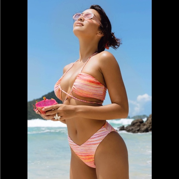 New Cupshe High Tide Strappy Cutout Tie Back & V-Front Cheeky Bikini Set - Picture 7 of 7